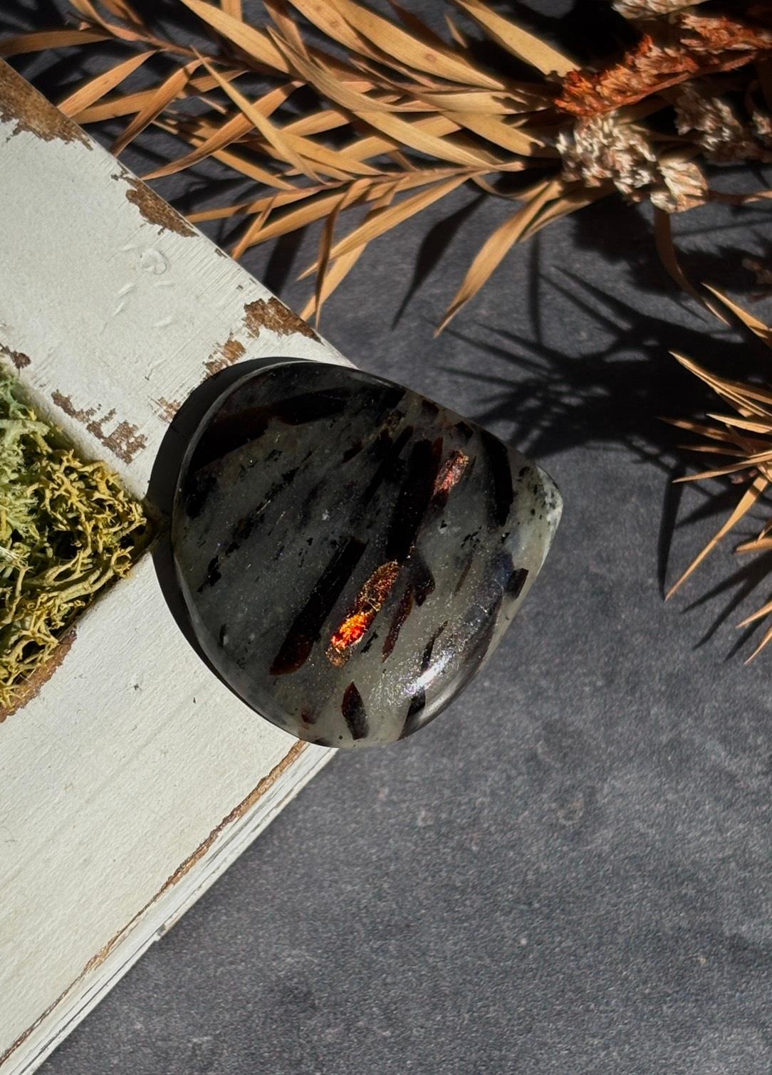 アストロフィライト 星葉石 ルース カボション 09 天然石1枚目の画像