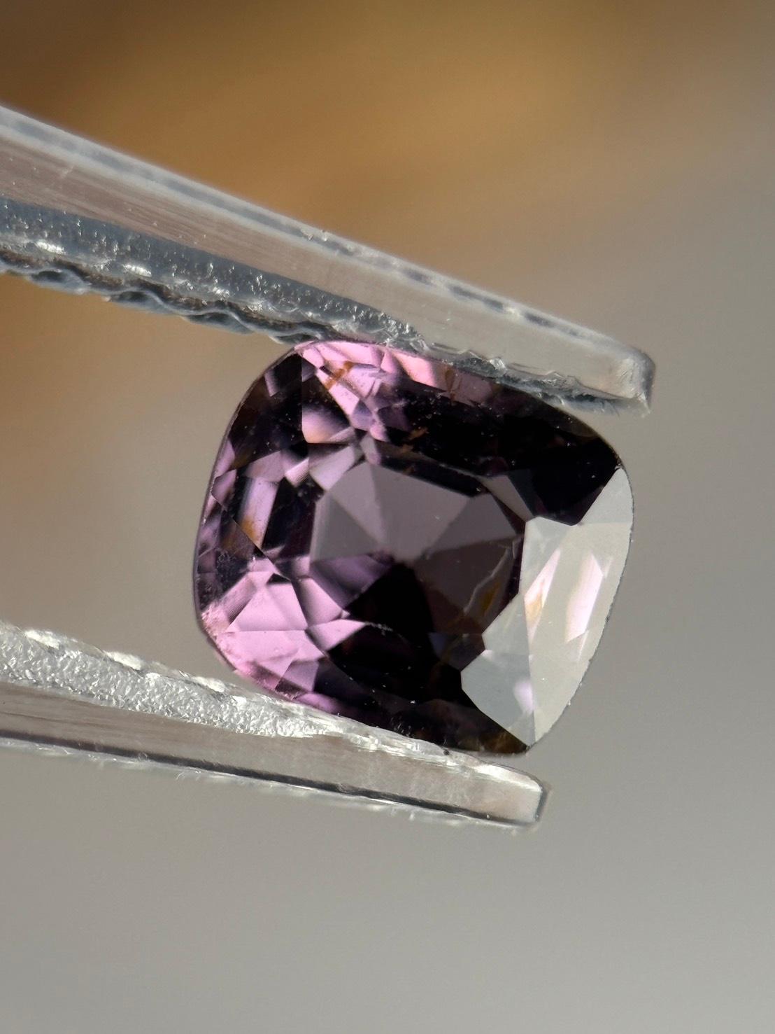 隠れバイカラー・スピネル｜バイオレット オレンジ ファセットカット 天然石1枚目の画像