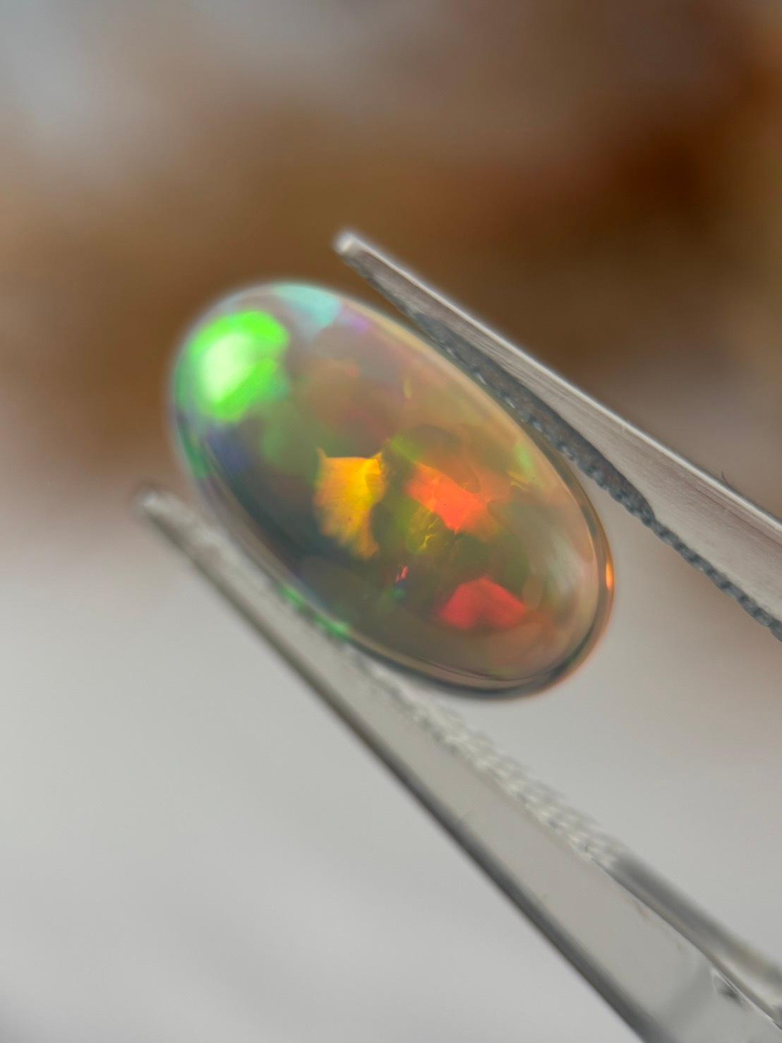 エチオピアンオパール プレシャスオパール オーバル カボション ルース 17  天然石1枚目の画像