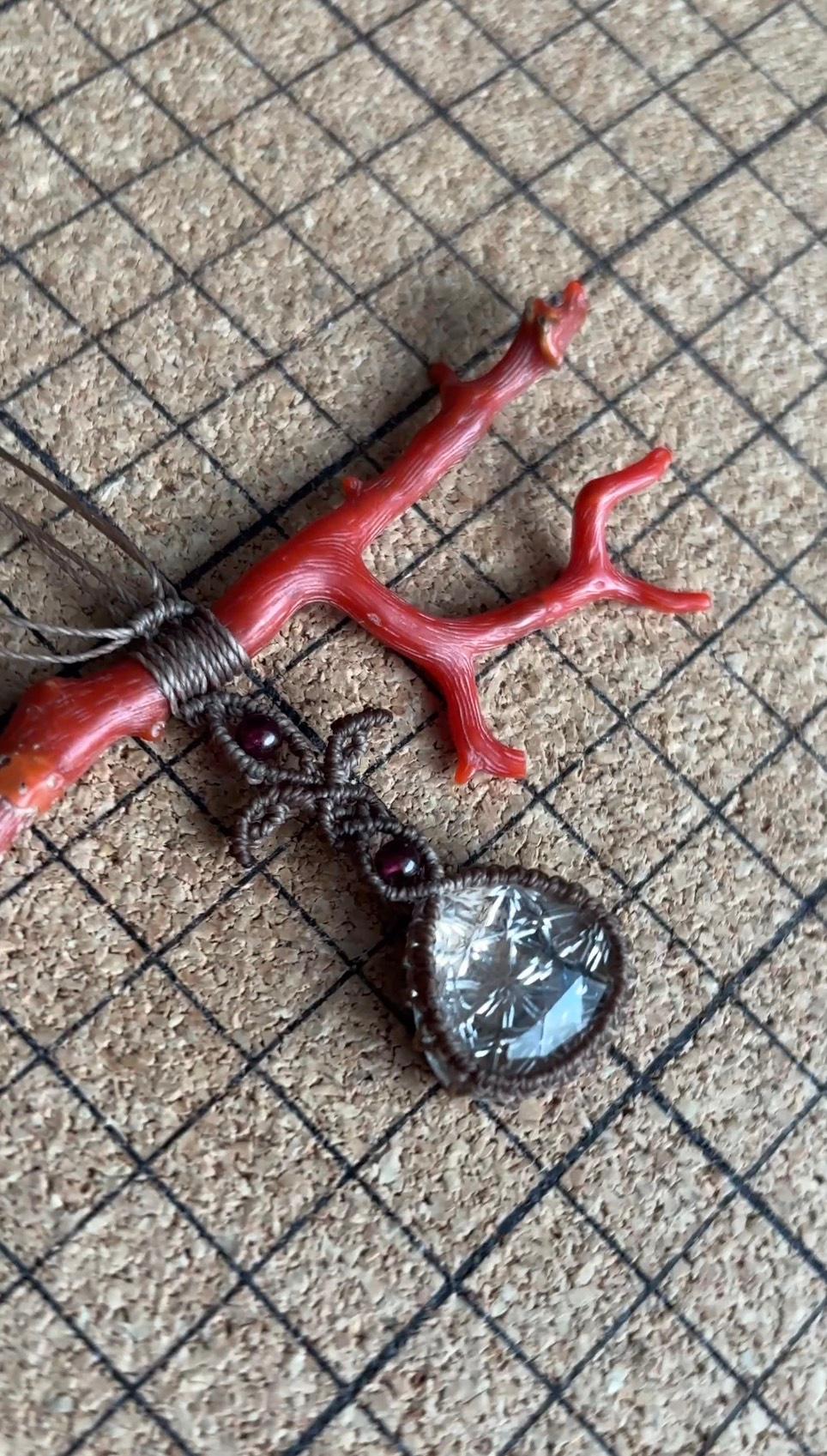 レッドコーラル|珊瑚 & ヒマラヤンクォーツ インタリオ ローズカット マクラメペンダントネックレス|天然石 | 12枚目