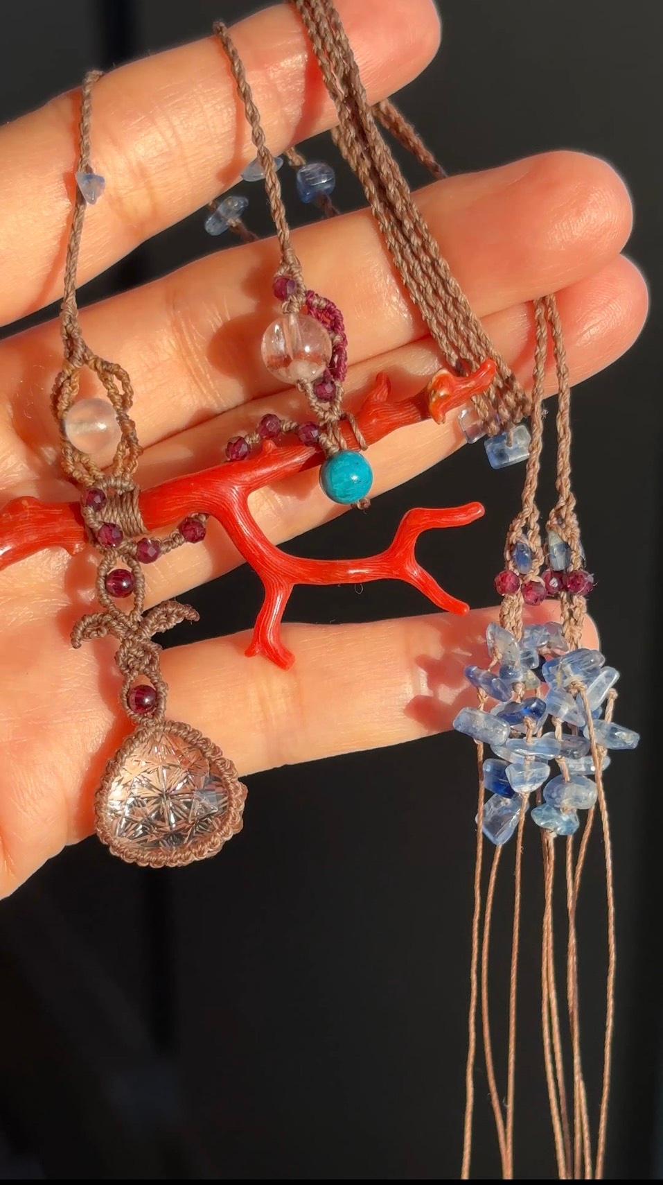 レッドコーラル|珊瑚 & ヒマラヤンクォーツ インタリオ ローズカット マクラメペンダントネックレス|天然石 | 14枚目